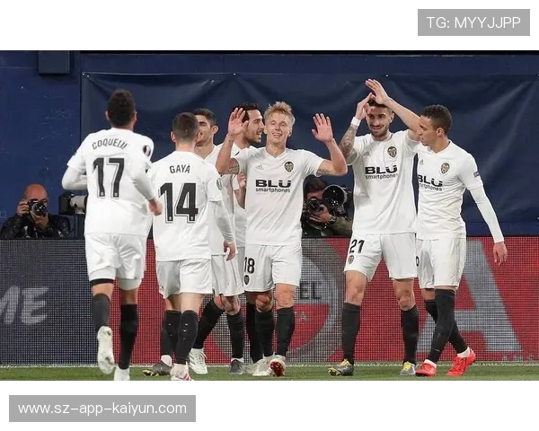 卡萨多凌空抽射击中横梁，巴萨下半场持续压制马洛卡防线